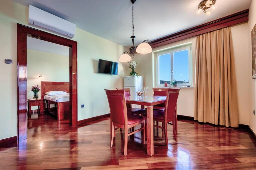 Seafront Apartment Duo Вис Экстерьер фото