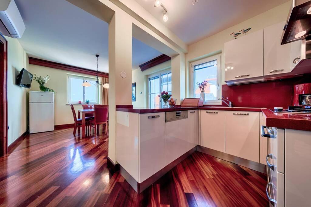 Seafront Apartment Duo Вис Экстерьер фото