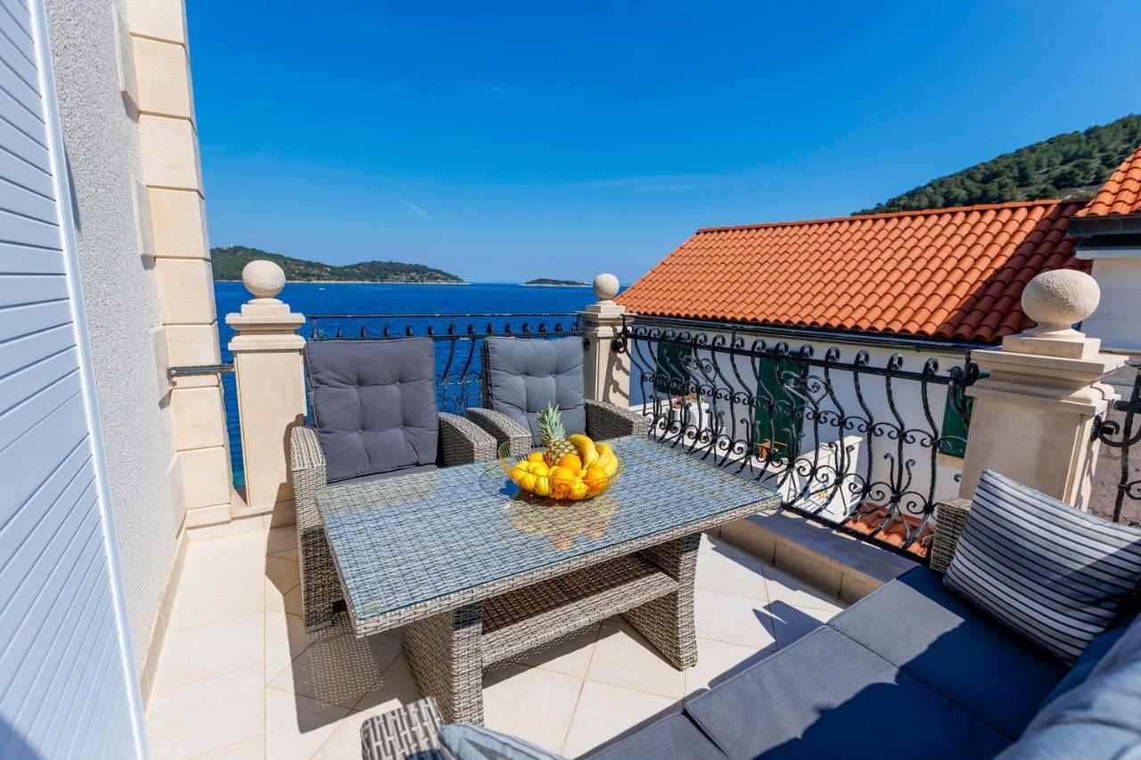 Seafront Apartment Duo Вис Экстерьер фото